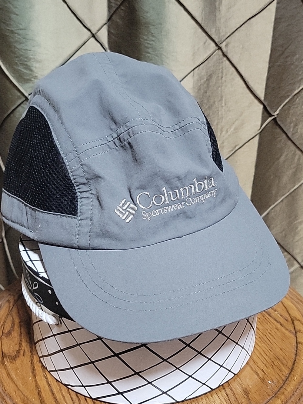 VGUC- Vintage Columbia Youth Lightweight Cap w/Mesh Sides